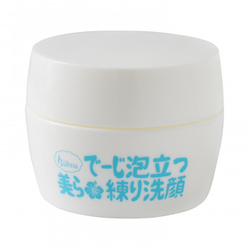 沖縄産の泥(クチャ)を配合した練り洗顔。泥の微粒子が毛穴汚れをしっかり吸着。さらにハイビスカスエキスや月桃エキスなどの保湿成分配合で洗い上がりしっとり。 生産国:日本 成分:全成分:水、ミリスチン酸、