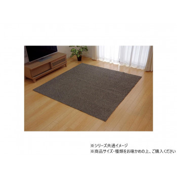 ナチュラルカラーで家具との相性も高く、高級感あふれる風合いで、ニーズに合ったお部屋を演出できます。サラサラとしたタッチ感で暑い時期にもべとつきません。季節を選ばずオールシーズンご使用頂けます。裏にはフ