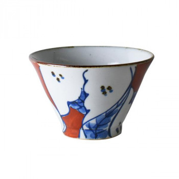 568碗こと五郎八茶碗(ごろはちちゃわん)は普通よりやや大きめのお茶碗です。ご飯はもちろん、豚汁などの汁物や煮物、おひたしなどの小鉢、わらびもちやぜんざいなどのデザートなどに使用でき、とても便利です。