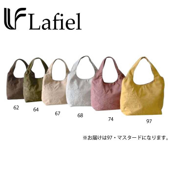 ピーチスキン風のしっとりとした質感で上品な雰囲気に。クリテトートの可愛いかたちに刺繍がおとならしさをプラスします。 生産国:中国 素材・材質:ポリエステル・綿 商品サイズ:H25×W27.5×D12.