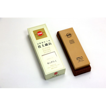 刃物超仕上げとして開発した最高級超微粒砥材を特殊技術で焼成した最高級品です。刃物と砥石の吸い付きが良くて研ぎ易くしかも、刃付けが早く刃先を傷めません。ご使用中は順次水を補給しながら研いで下さい。 生産